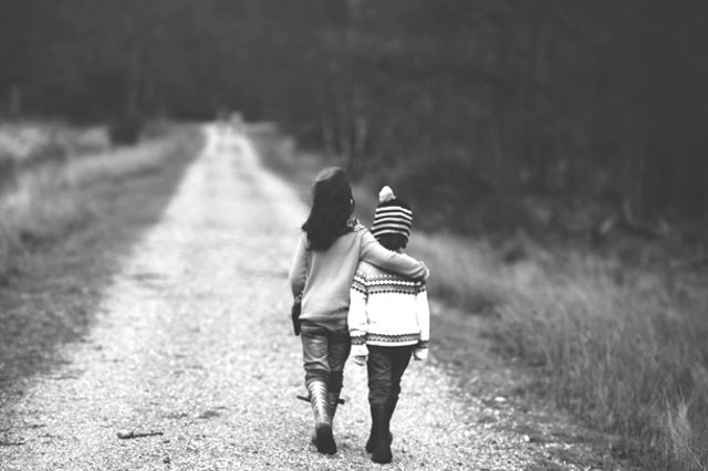 Ilustrasi saudara | Photo by Annie Spratt on Unsplash