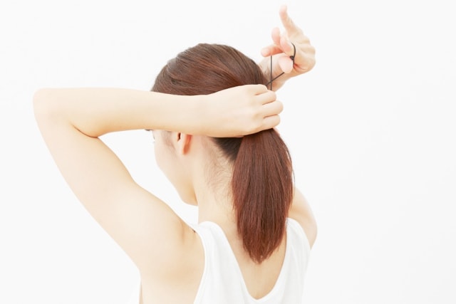 Ilustrasi wanita dengan rambut kering. Foto: Shutter Stock