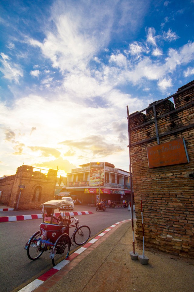 Jalanan di Chiang Mai di dekat Thae Pae Gate Foto: Shutter Stock
