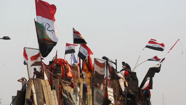 Aksi protes anti-pemerintah di Baghdad, Irak. Foto: AFP