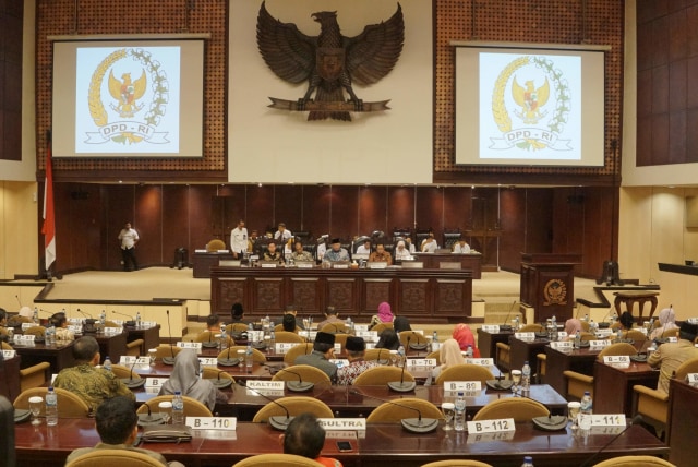 Suasana sidang paripurna luar biasa DPD RI ke-1 di komplek Parlemen Senayan, Jakarta, Senin (4/11). Foto: Helmi Afandi Abdullah/kumparan