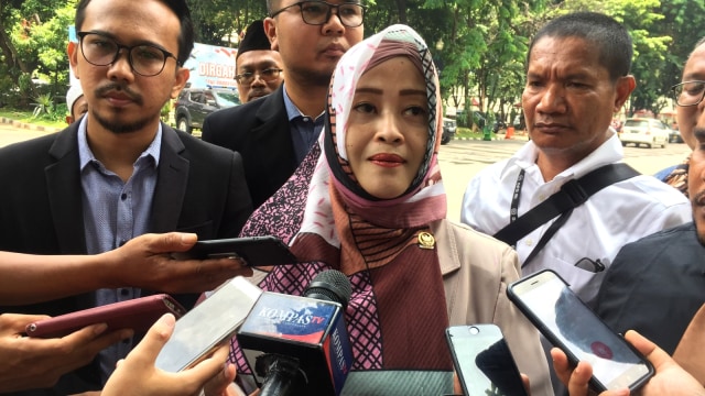 Anggota DPD RI Fahira Idris mendatangi Mapolda Metro Jaya, Senin (4/11). Foto: Raga Imam/kumparan