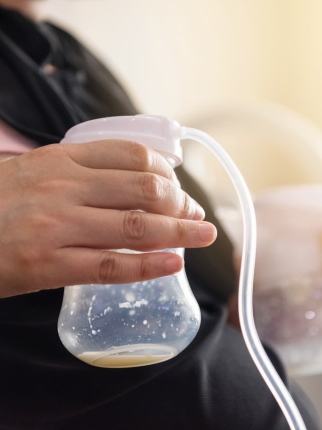 ilustrasi memompa ASI dengan breastpump Foto: Shutterstock