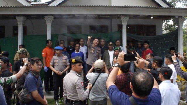Pembongkaran musala yang diduga jadi tempat pembunuhan Surono. Foto: kumparan