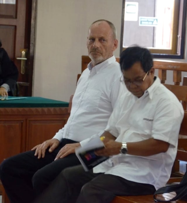 WN Belanda bernama Eric Roer menjalani sidang di Pengadilan Negeri Denpasar, Bali, Senin (4/11/2019). Foto: Denita br Matondang/kumparan
