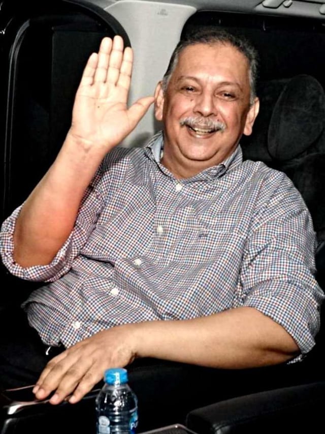 Sofyan Basir memasuki mobilnya saat ia keluar dari rutan KPK, pada Senin (4/11/2019). Foto: Iqbal Firdaus/kumparan