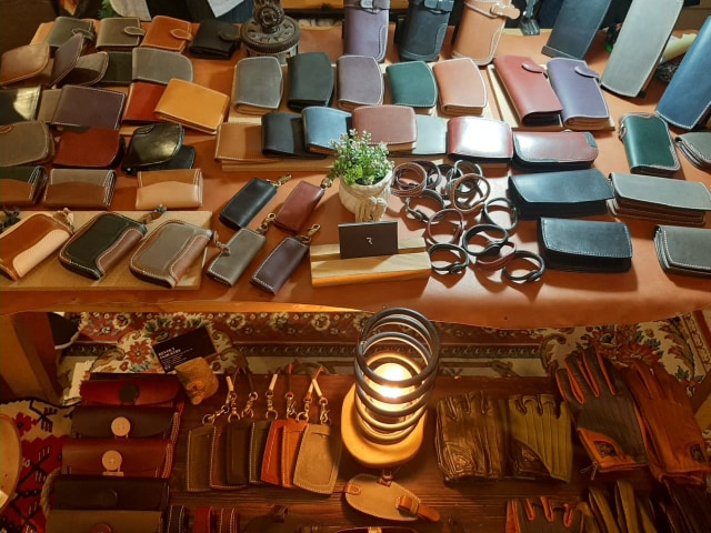 Ilustrasi produk fashion bahan kulit dari brand lokal dok Aulania Silviananda