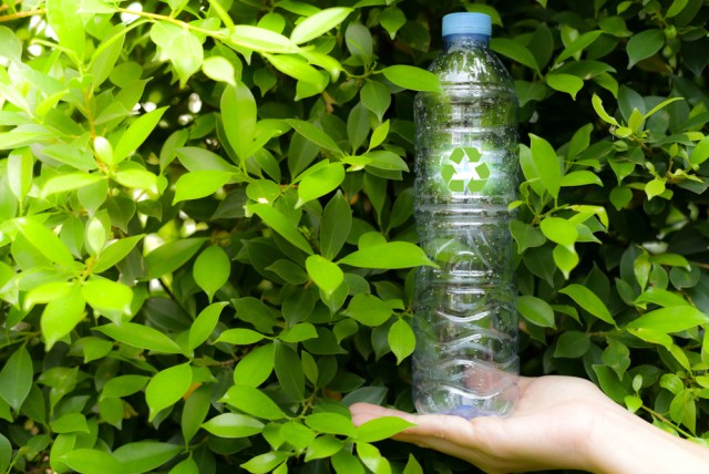com-Ilustrasi plastik botol ramah lingkungan. Foto: Shutterstock