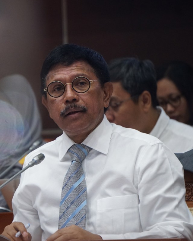 Menteri Komunikasi dan Informatika Johnny G Plate melakukan rapat kerja bersama Komisi I DPR RI di Komplek Parlemen. Foto:  Fanny Kusumawardhani/kumparan