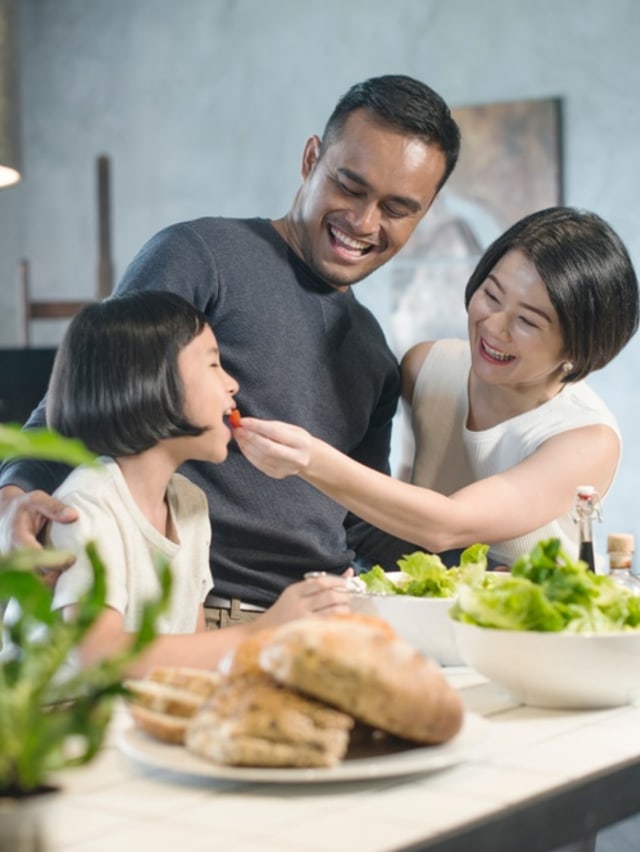 Ilustrassi keluarga makan bersama Foto: Shuttersstock