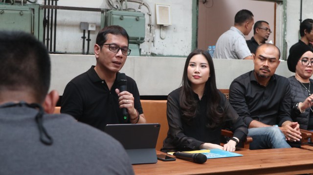 Menparekraf Wishnutama dan Wamenparekraf Angela dalam acara Ngopi Bareng di Oeang, M Bloc Space, Selasa (5/11). Foto: Helinsa Rasputri/kumparan