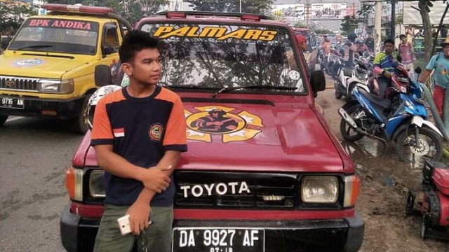 Ibnul Hamid, petugas BPBD Banjarmasin dan relawan pemadam api. Foto: istimewa