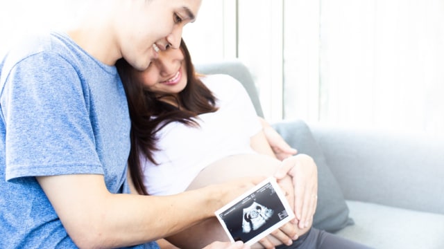 ibu hamil dan calon ayah Foto: Shutterstock