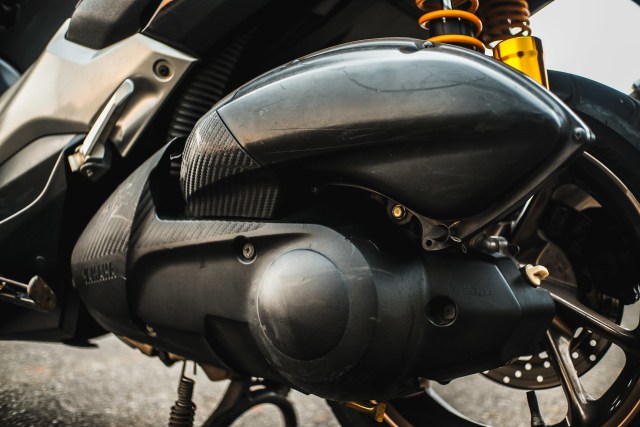 Blok CVT dan filter udara Yamaha NMax Foto: Bangkit Jaya Putra/kumparan