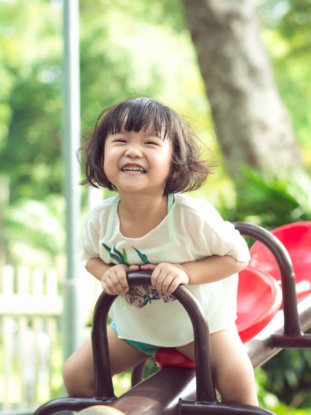 Ilustrasi anak bermain jungkat-jungkit. Foto: Shutterstock