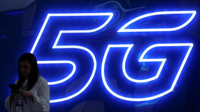 Ilustrasi 5G. Foto: REUTERS/Sergio Perez