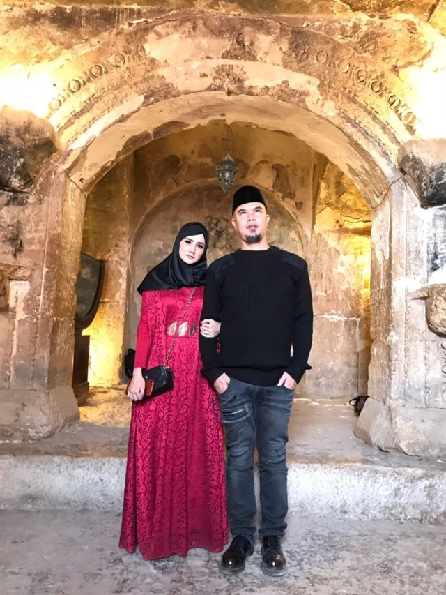 Mulan Jameela dan Ahmad Dhani. Foto: Instagram/@mulanjameela1