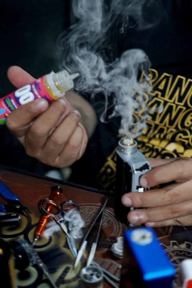 Ilustrasi vape.  Foto: Iqbal Firdaus/kumparan