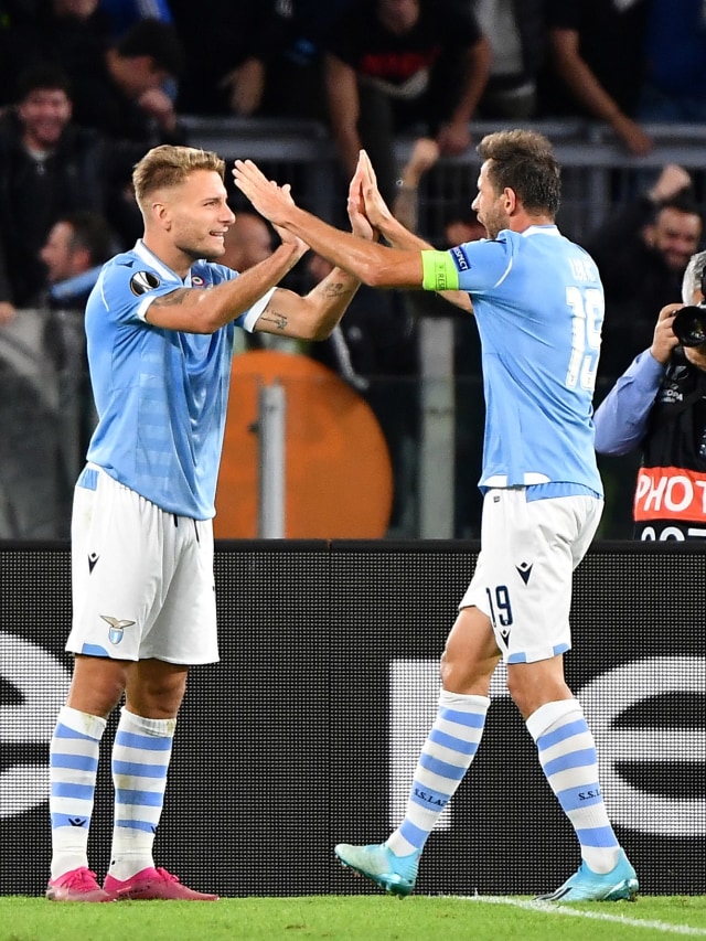 Selebrasi pemain Lazio usai mencaetak gol ke gawang Stade Rennais FC pada Grup E Liga Eropa UEFA di stadion Olimpiade, Roma. Foto: AFP/TIZIANA FABI