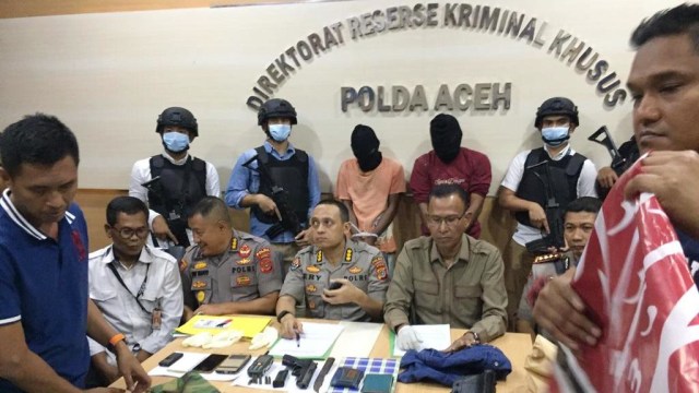 Polisi tangkap pimpinan kelompok 'Bangsa Aceh Darussalam' yang sebar video meresahkan warga.  Foto: Zuhri Noviandi/kumparan