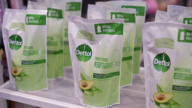 Dettol Moisture: lembut tahan lama hingga 8 jam pemakaian.
