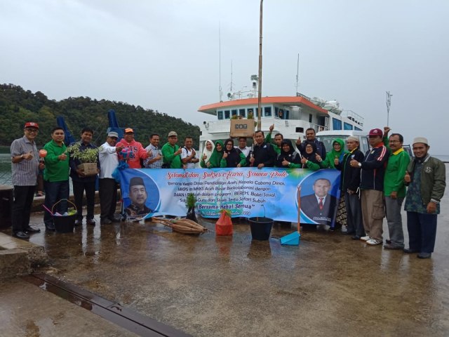 Rombongan Dinas Pendidikan Aceh melaksanakan program 'Saweu Pulo Aceh' pada Rabu-Kamis (6-7/11). Foto: Humas Disdik Aceh