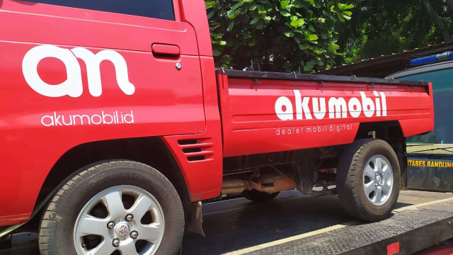 Barang sitaan dari perusahaan dealer akumobl di Bandung.  Foto: Rachmadi Rasyad/kumparan