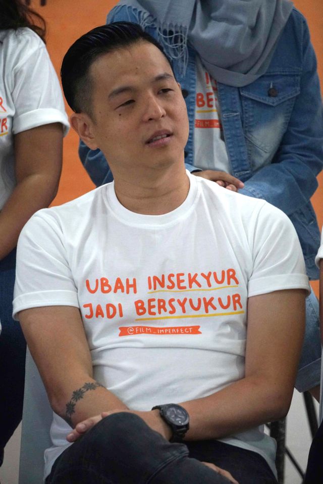 Ernest Prakasa saat menghadiri konferensi pers peluncuran Trailer Film IMPERFECT : Karier, Cinta & Timbangan, Gedung Starvision, Jakarta.  Foto: Irfan Adi Saputra/kumparan 