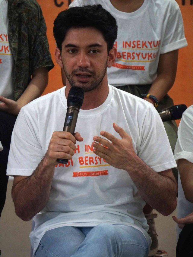 Reza Rahadian saat menghadiri konferensi pers peluncuran Trailer Film IMPERFECT : Karier, Cinta & Timbangan, Gedung Starvision, Jakarta.  Foto: Irfan Adi Saputra/kumparan 