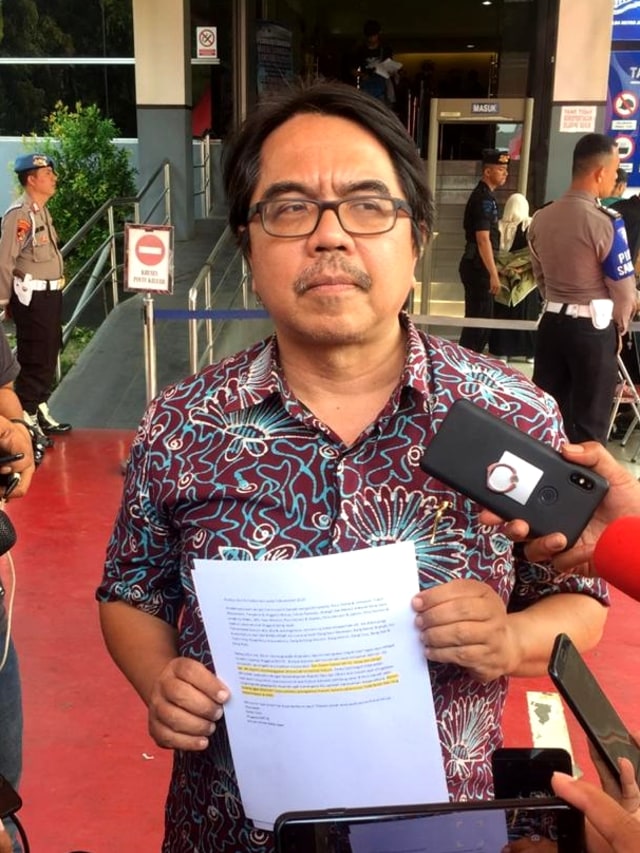 Ade Armando laporkan balik Fahira Idris di Polda Metro Jaya, Jakart, Jumat (8/11/2019). Foto: Raga Imam/kumparan