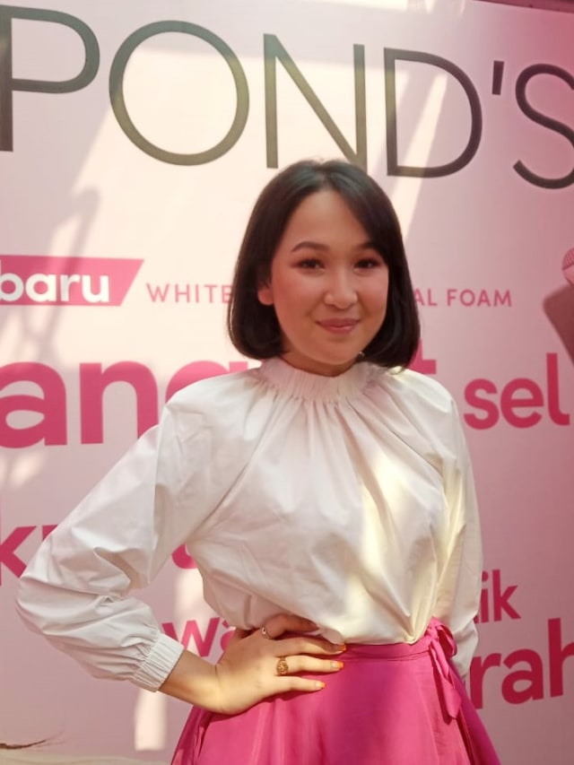 Agatha Priscilla saat launching Program POND’S #SemuaWarnaKulitBisaWOW. Foto:  Giovanni/kumparan 