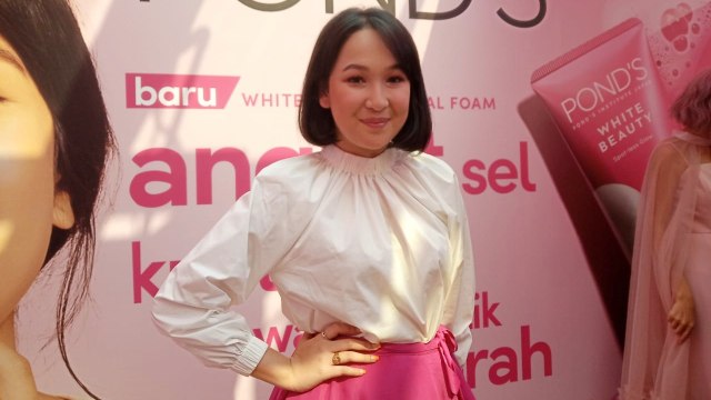 Agatha Priscilla saat launching Program POND’S #SemuaWarnaKulitBisaWOW. Foto: Giovanni/kumparan