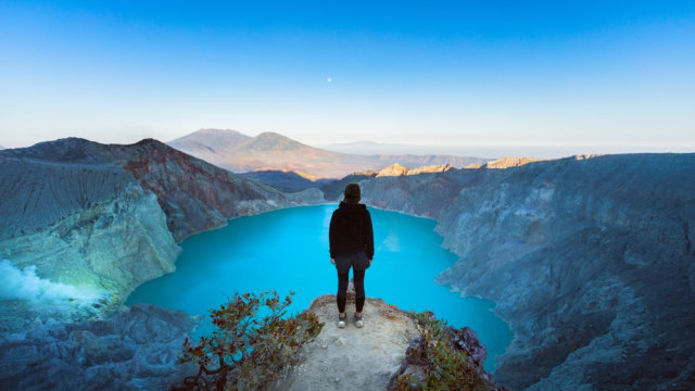 Ilustrasi traveling menyambangi Kawah Ijen Foto: Shutter Stock