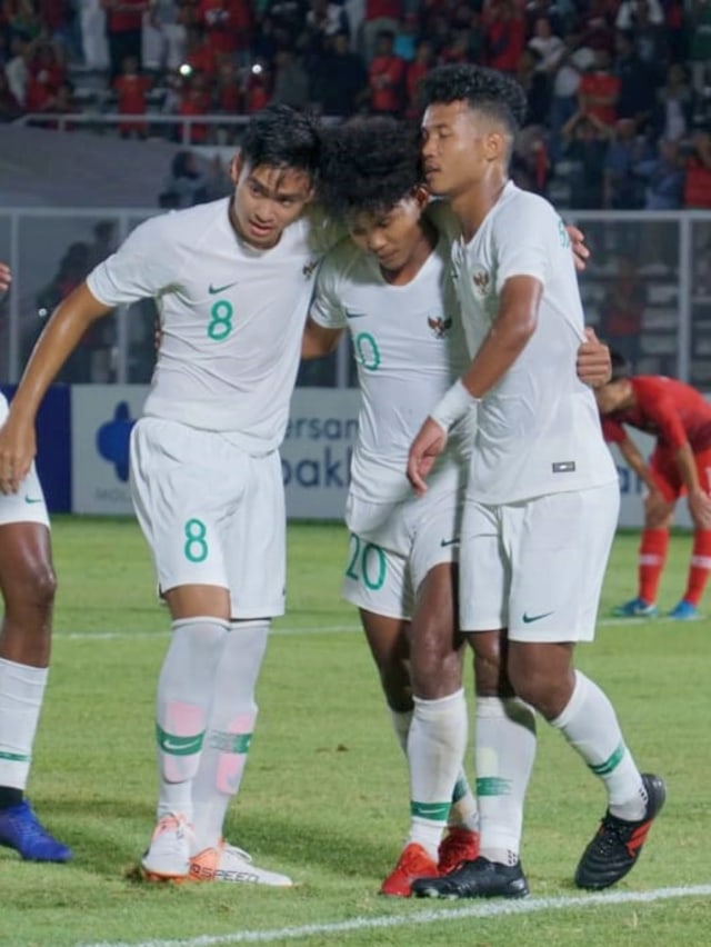 Selebrasi pemain Timnas U-19 Indonesia usai mencetak gol ke gawang Timnas U-19 Hong Kong di Stadion Madya GBK, Jakarta, Jumat (8/11). Foto: Helmi Afandi/kumparan