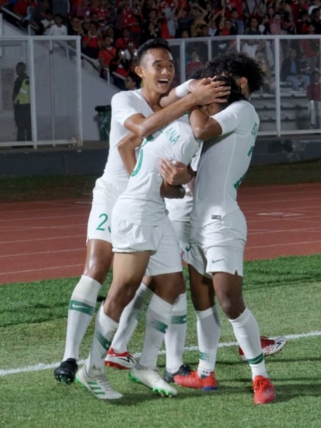 Selebrasi pemain Timnas U-19 Indonesia usai mencetak gol ke gawang Timnas U-19 Hong Kong di Stadion Madya GBK, Jakarta, Jumat (8/11). Foto: Helmi Afandi/kumparan