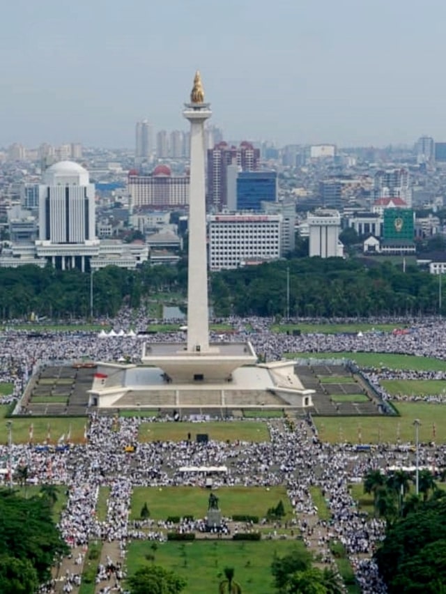 Suasana Reuni 212 di Monumen Nasional, Jakarta Pusat, Minggu (2/12/2018). Foto: Iqbal Firdaus/kumparan