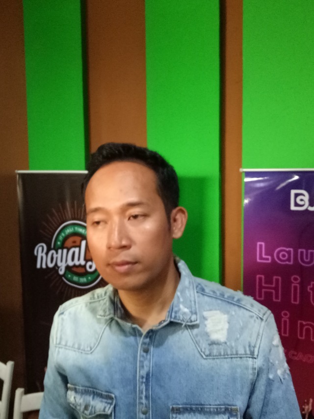 Konferensi pers Denny Cagur meluncurkan label rekaman Bang Jali Record di kawasan Bintaro, Tangerang Selatan, Sabtu (9/11).
Foto: D.N Mustika Sari/kumparan