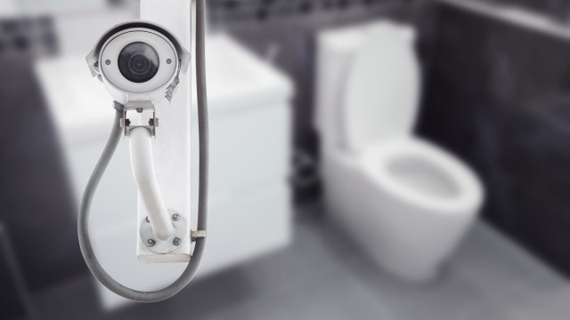 Ilustrasi Kamera di Toilet. Foto: Shutter Stock