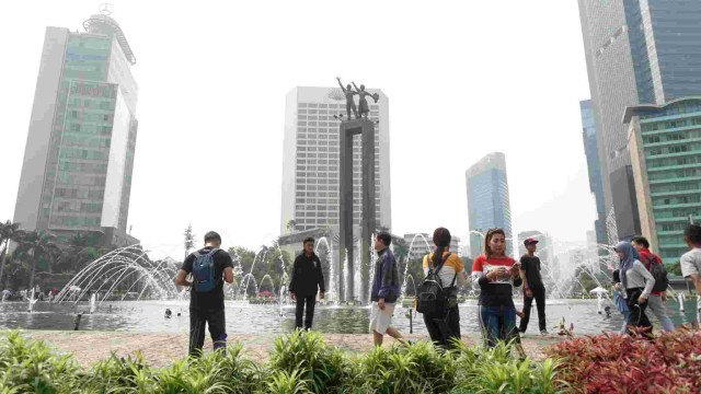 Suasana di Hari Bebas Kendaraan Bermotor (HBKB) di kawasan Bundaran HI, Jakarta Pusat (10/11).  Foto: Iqbal Firdaus/kumparan
