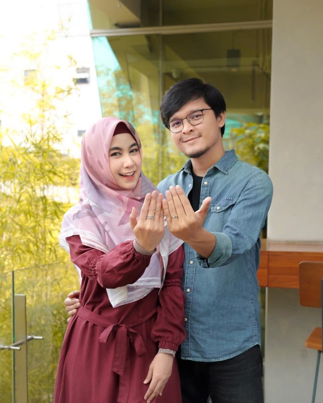 Anisa Rahma dan suaminya, Anandita Dwis Foto: Instagram @anisarahma_12