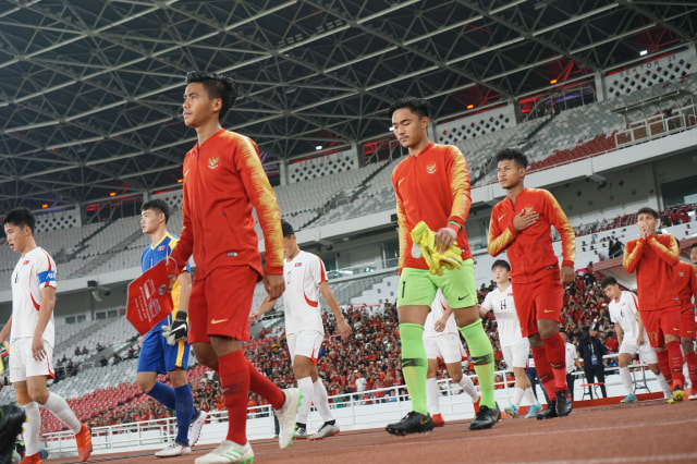 Pemain Indonesia memasuki Stadion Utama GBK, Jakarta, Minggu (10/11/2019).
 Foto: Nugroho Sejati/kumparan