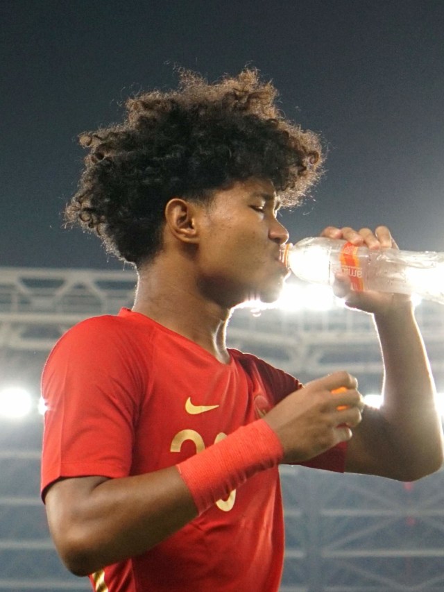 Pemain Indonesia Amiruddin Bagus Kahfi Al-Fikri saat melawan Korea Utara di Kualifikasi Piala Asia U-19 Foto: Nugroho Sejati/kumparan