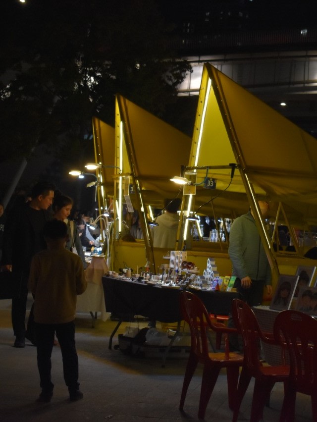 Lapak penjual makanan di Jembatan Banpo. Foto: Khiththati/acehkini