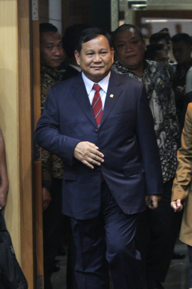 Menteri Pertahanan Prabowo Subianto tiba saat Rapat Dengar Pendapat Kementerian Pertahanan dan Komisi I DPR RI di Gedung DPR, Jakarta, Senin (11/11).  Foto: Nugroho Sejati/kumparan 
