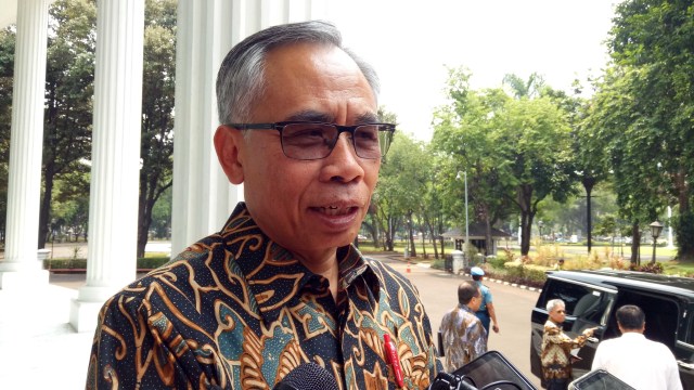 Ketua OJK Wimboh Santoso di Kantor Wapres. Foto: Kevin Kurnianto/kumparan