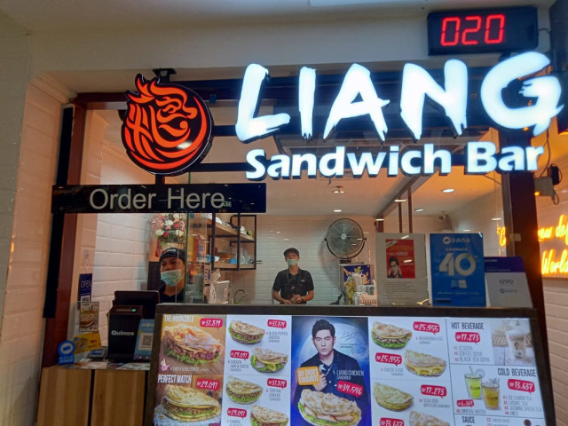 Liang Sandwich Bar MBK Bandar Lampung, Senin (4/11) | Foto : Dimas Prasetyo/ Lampung Geh