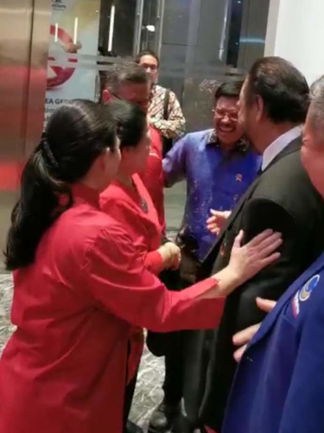 Ketum PDIP Megawati Soekarno Putri bersama Puan Maharani tiba di acara HUT ke-55 NasDem. Foto: Rafyq Alkandy/kumparan