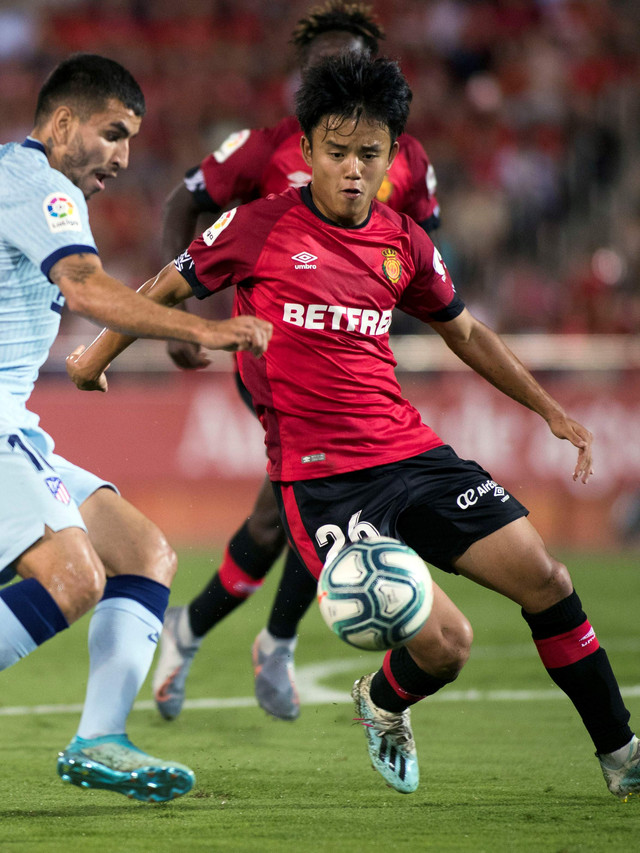 Takefusa Kubo (kanan), pemain Real Mallorca asal Jepang. Foto: AFP/JAIME REINA