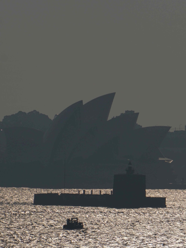 Suasana Kota Sydney, Australia, yang tertutupi oleh asap kebakaran hutan pada 11 November 2019. Foto: Reuters/Stephen Coates