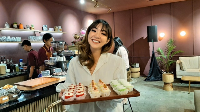 Gisella Anastasia saat Grand Opening 11:11 Coffee Foto: Azalia Amadea/Kumparan